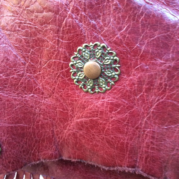 White Buffalo creations red crossbody fringe hem - Picture 2 of 9